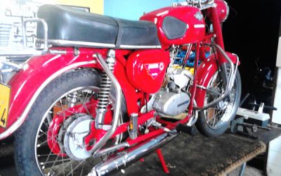 Restauro concluído de Famel Zundap 4 V de 1973